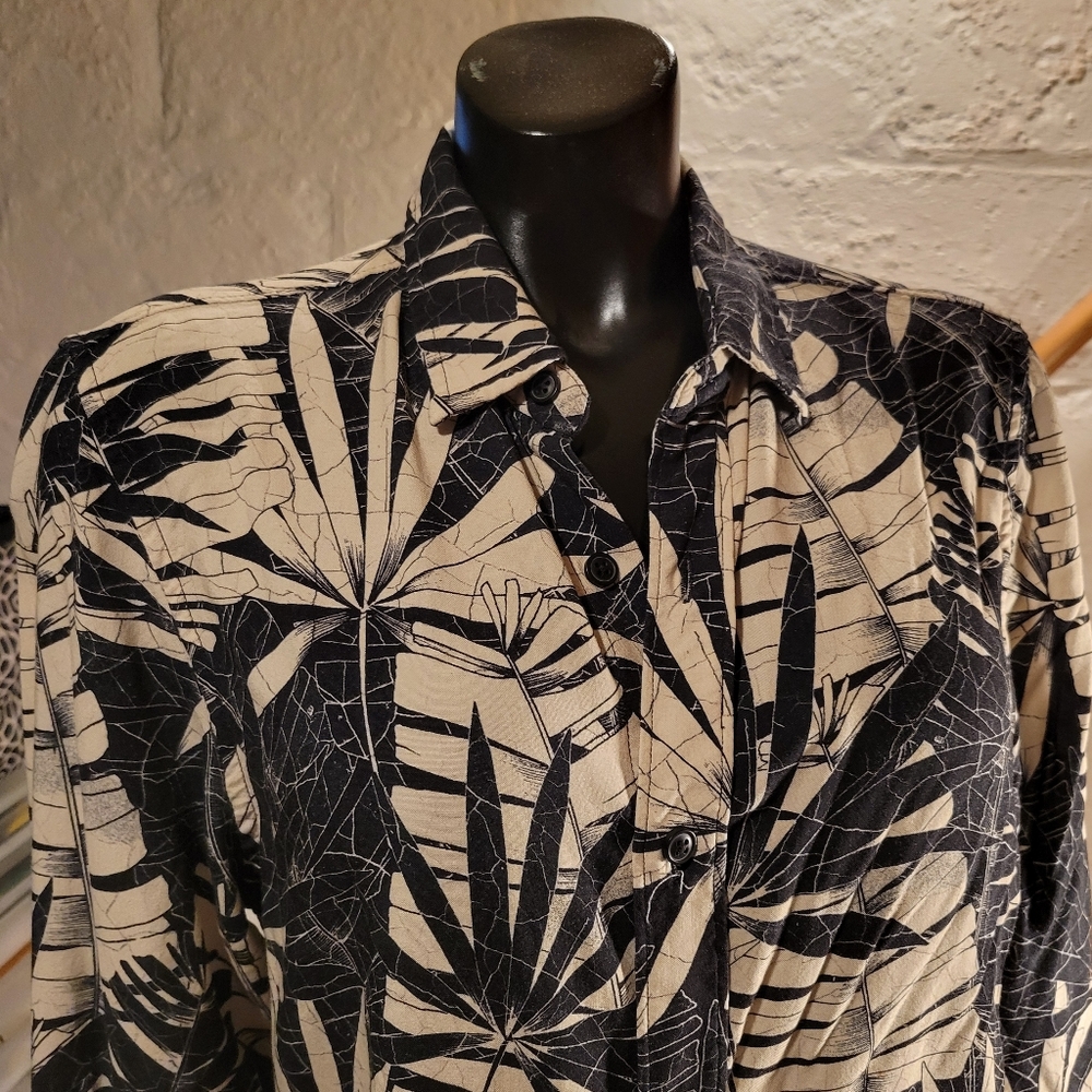Guess Slim Fit Fossil/Foliage Print Button Down M… - image 2